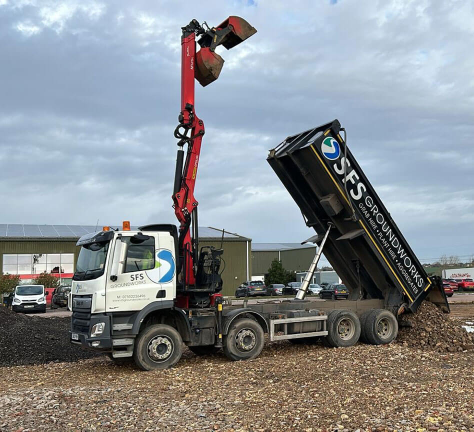 16-tonne grab lorry on a Battle site